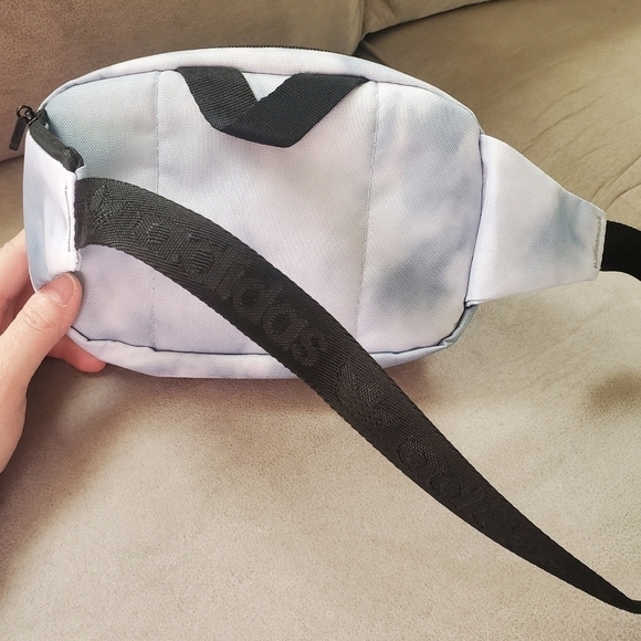 NWOT Adidas Original Sport 2.0 waist bag - Picture 2 of 7
